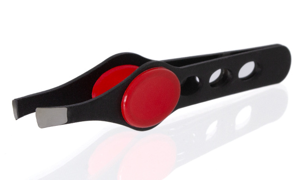 Фото Пинцет для бровей Weisen RRK-1046Red скошенный, 9,5 см, красный (Пинцеты для бровей)